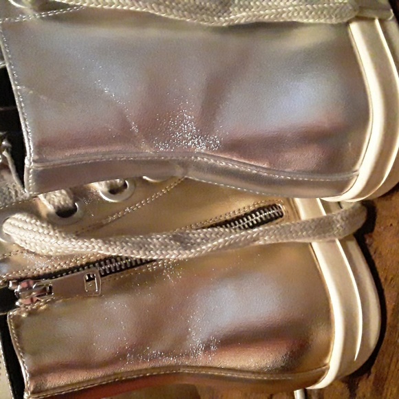 NWOT Women's Sz 9 Gold & Silver Lace Up Zipper Boot - Picture 10 of 10